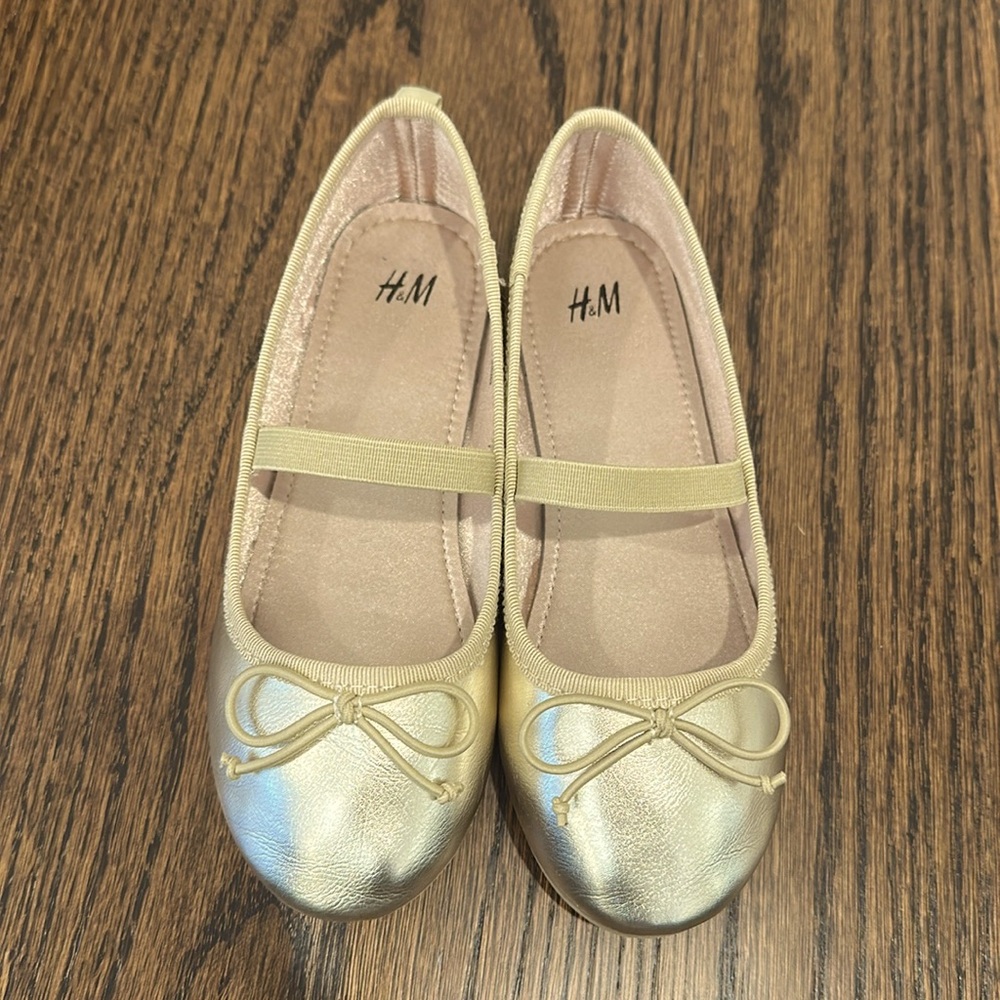Toddler gold flats